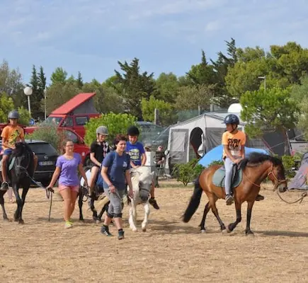Ponyrijden op de camping in Languedoc-Roussillon