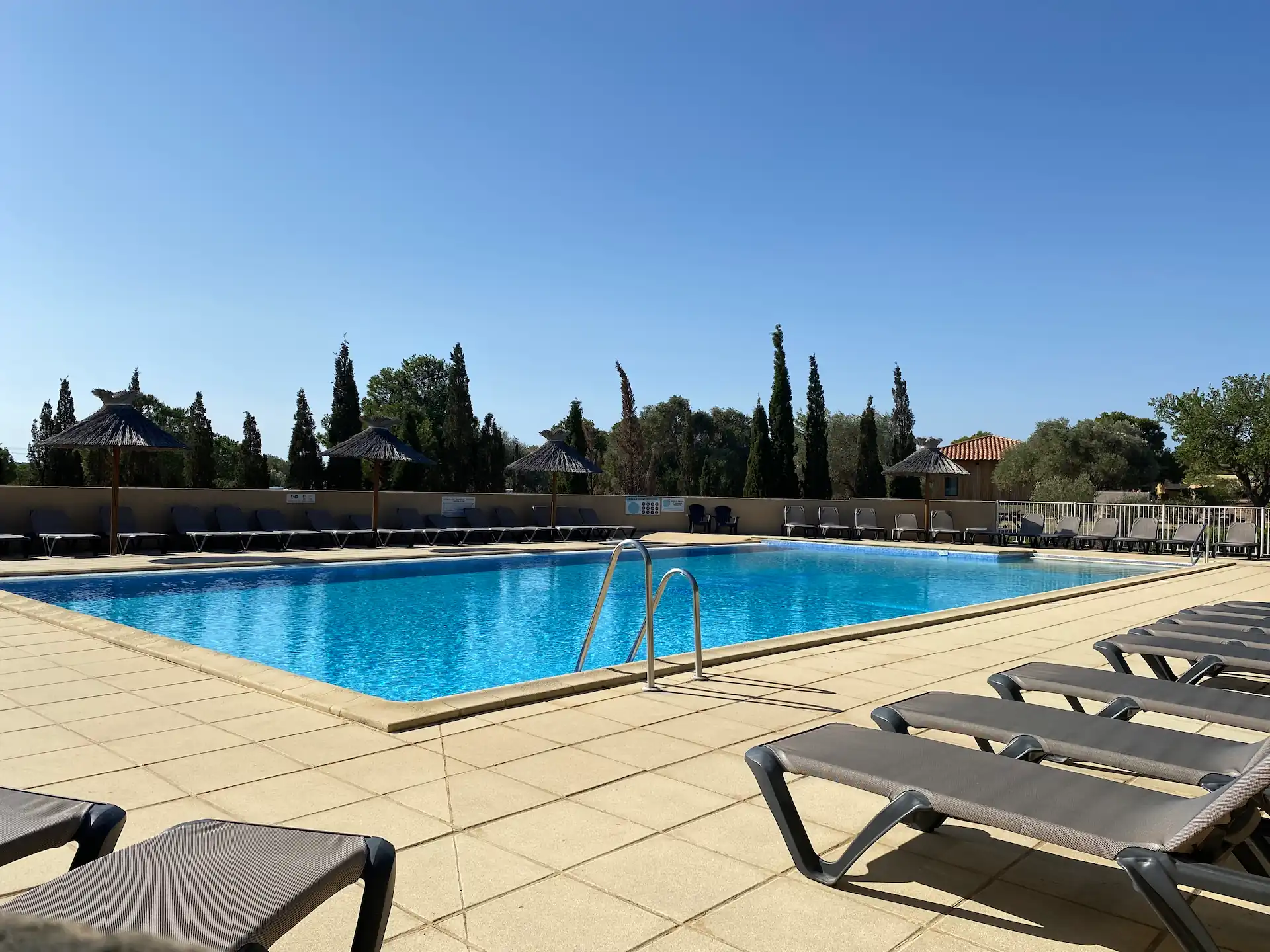 Piscine du camping près de Port Leucate