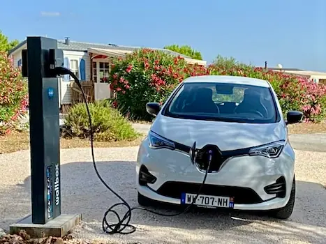 Borne de recharge électrique au camping Le Fun