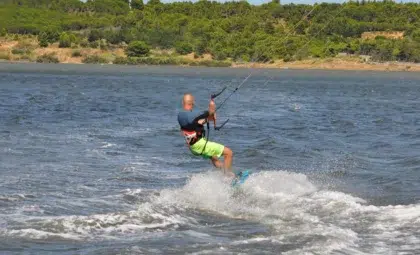 camping kitesurf scaled 1