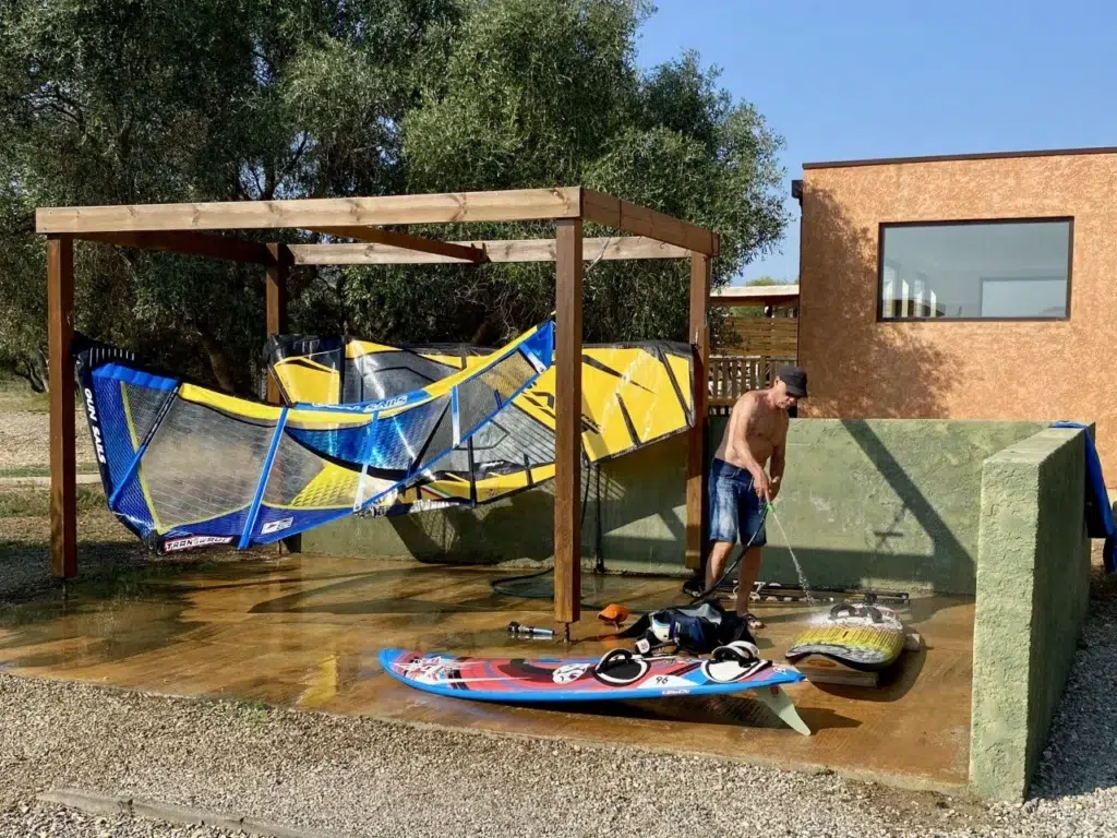 services camping windsurf scaled 1