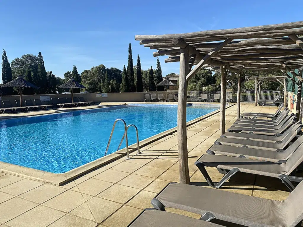 piscine camping leucate